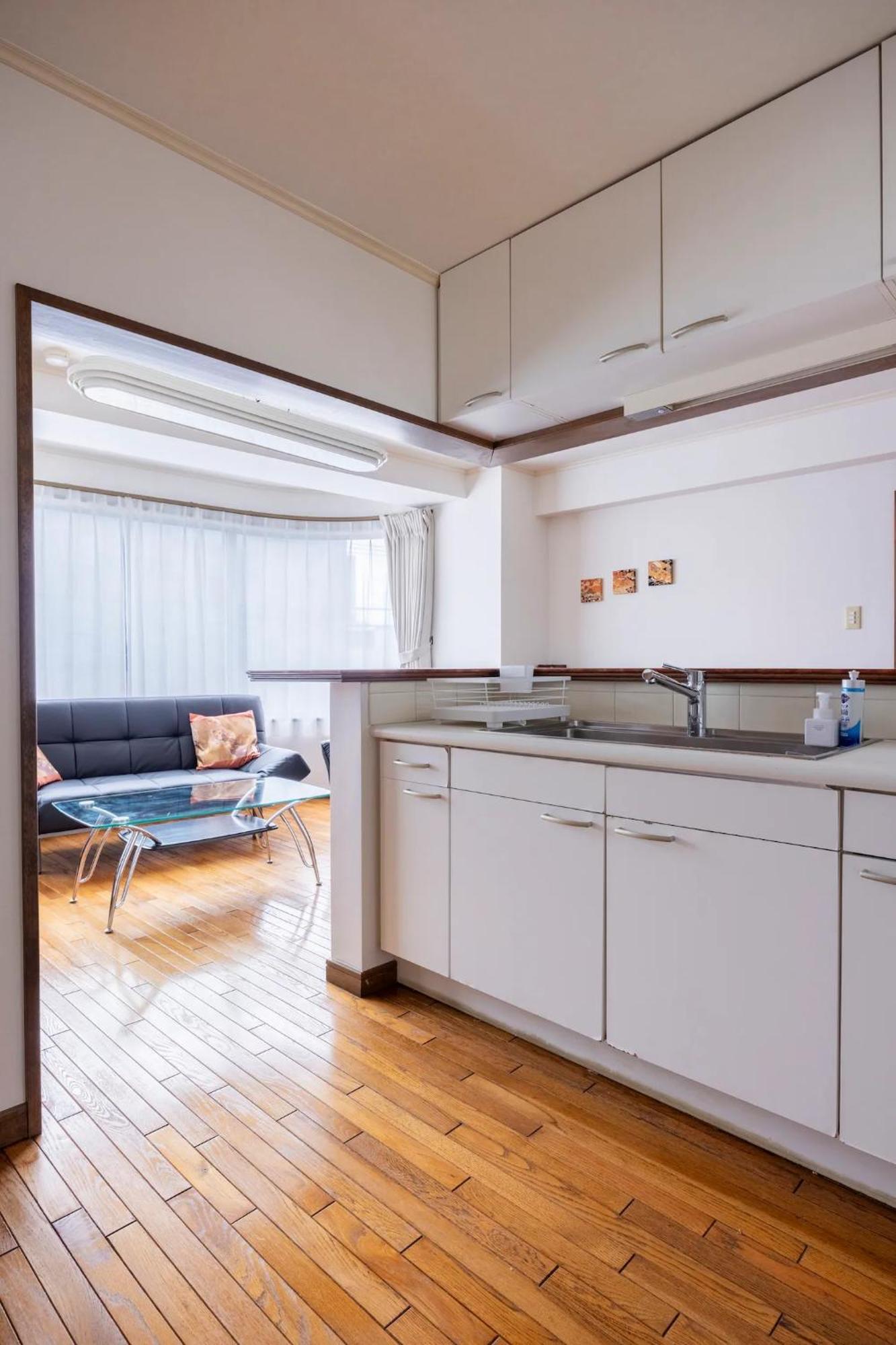 Apartment Private Japanese Garden,130m2, Ikebukuro Shinjuku Shibuya 5-15min , 200 Restaurants Nearby, 7-11 In Front